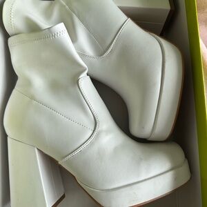 Elegant White Platform Ankle Boots